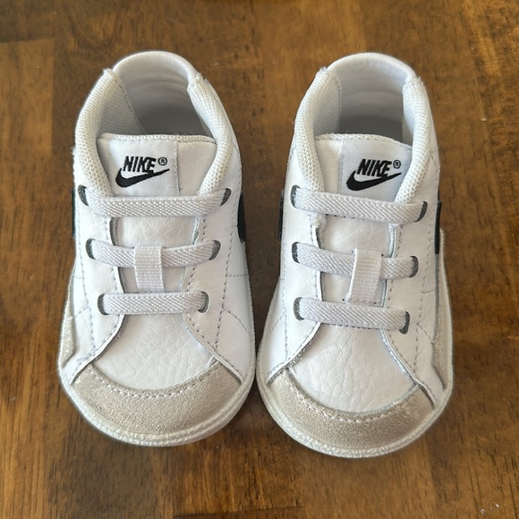 Baby Nikes 2.5c - Picture 3 of 3